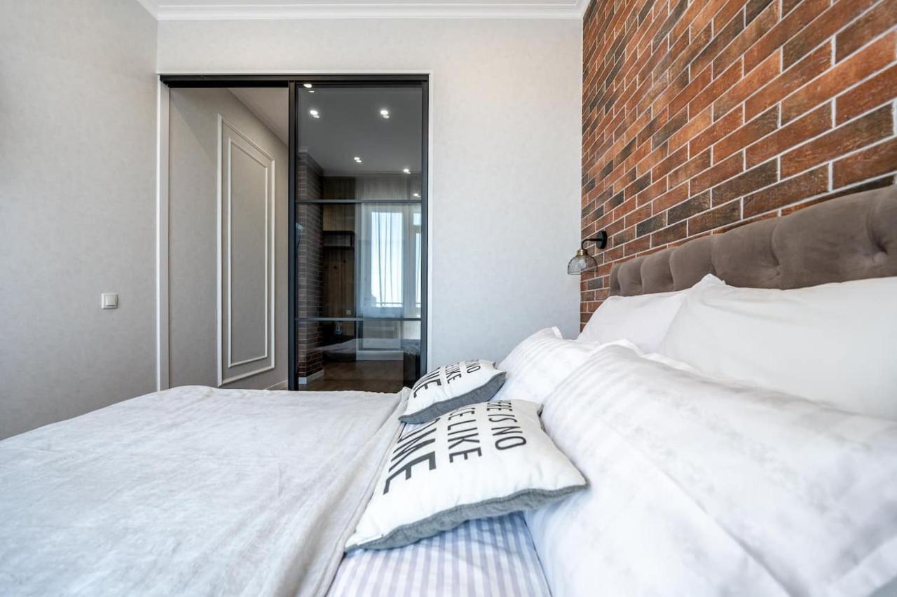 Apartment стильная с балконом на 5 фонтана