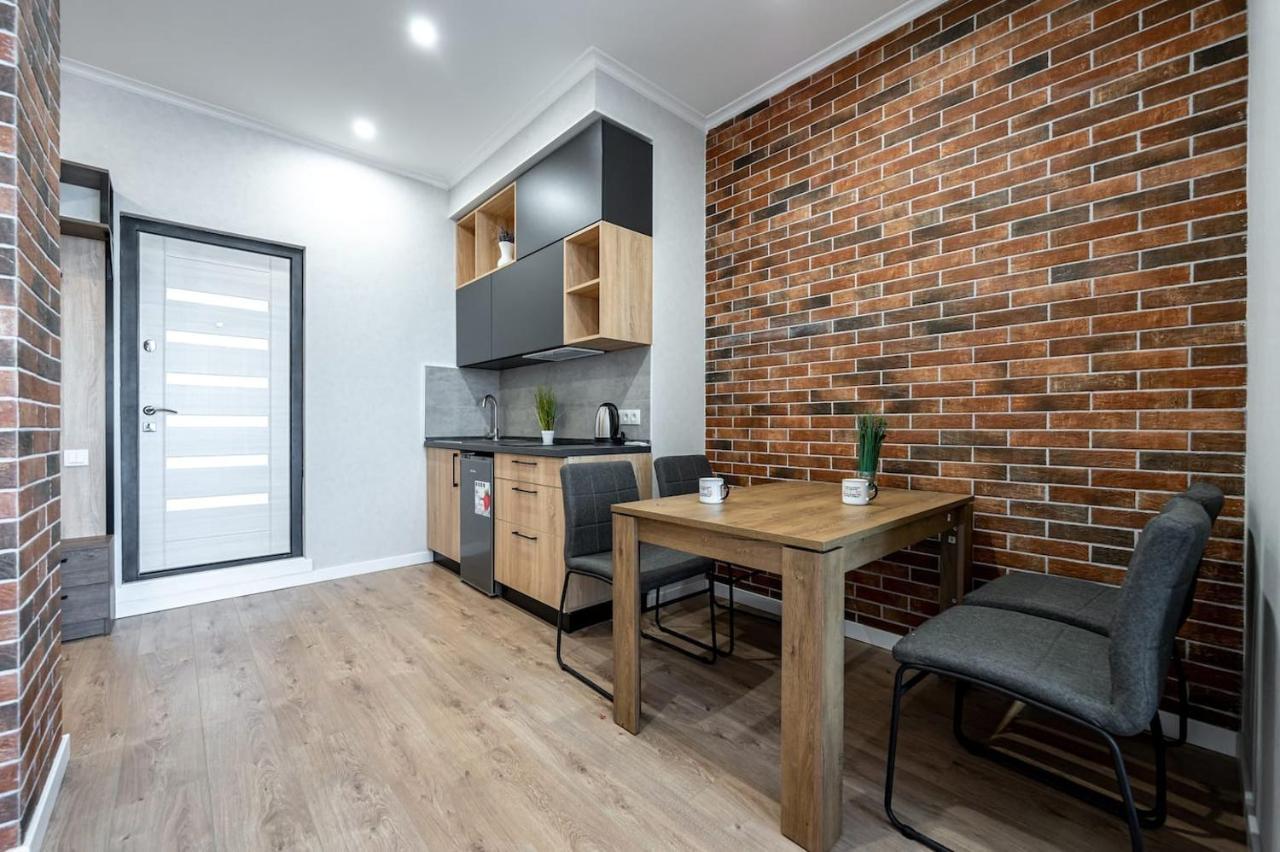 стильная с балконом на 5 фонтана Apartment Odesa