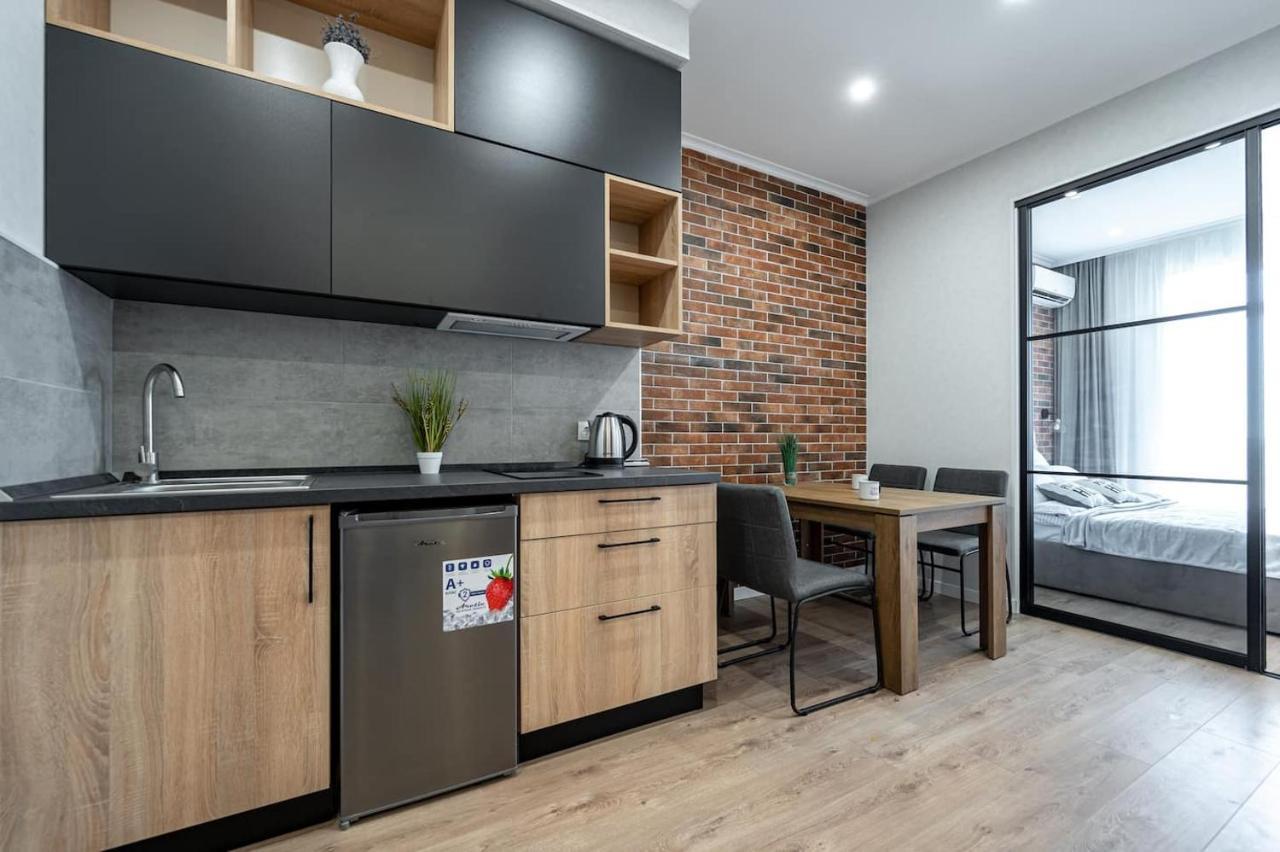 Apartment стильная с балконом на 5 фонтана Odesa