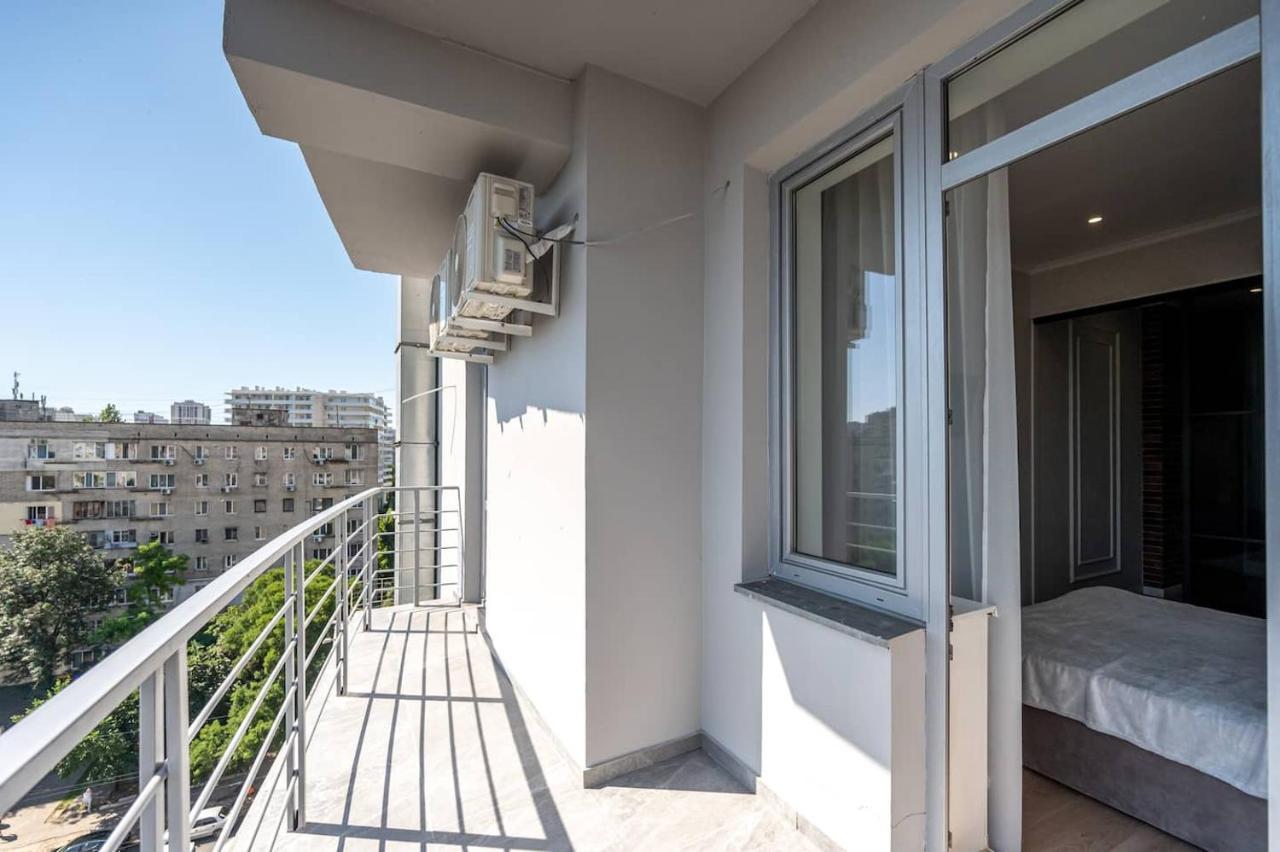 стильная с балконом на 5 фонтана Apartment *