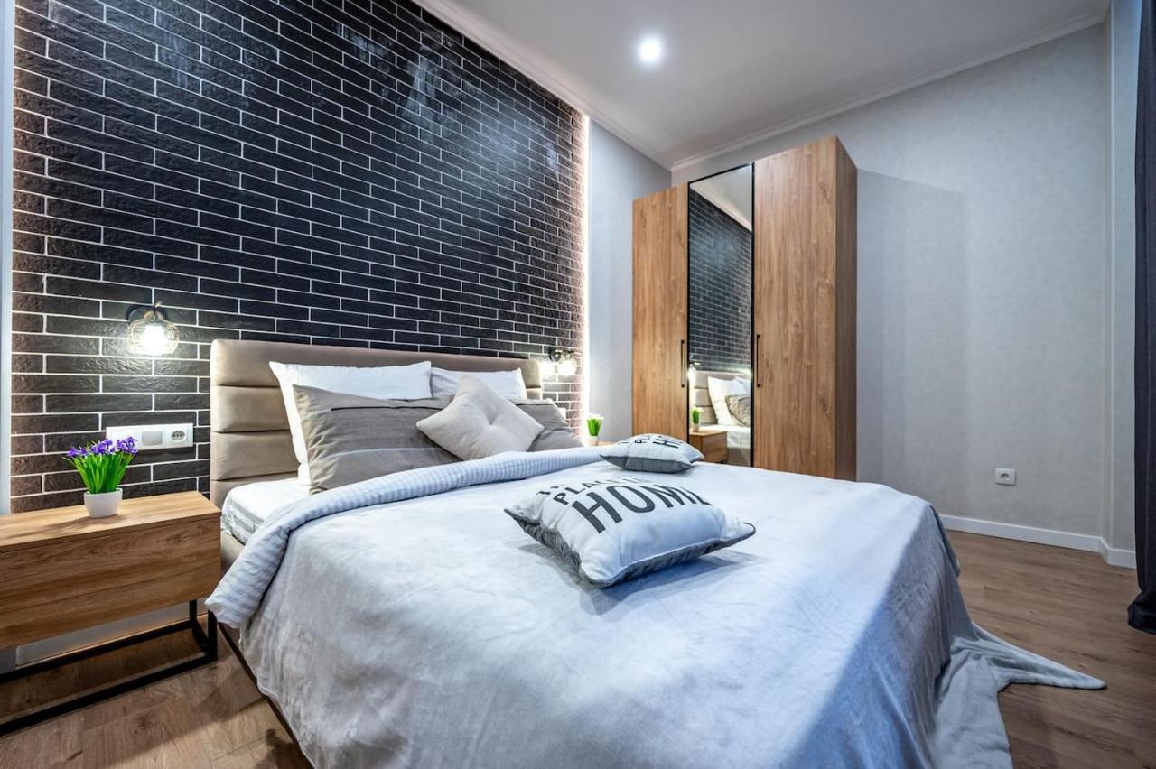 стильная с балконом на 5 фонтана Apartment *
