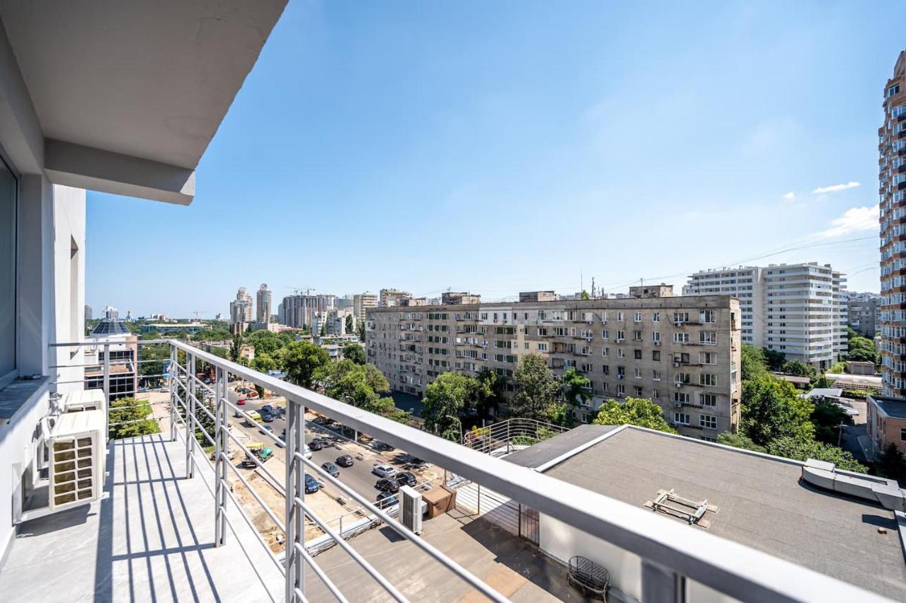 стильная с балконом на 5 фонтана Apartment *