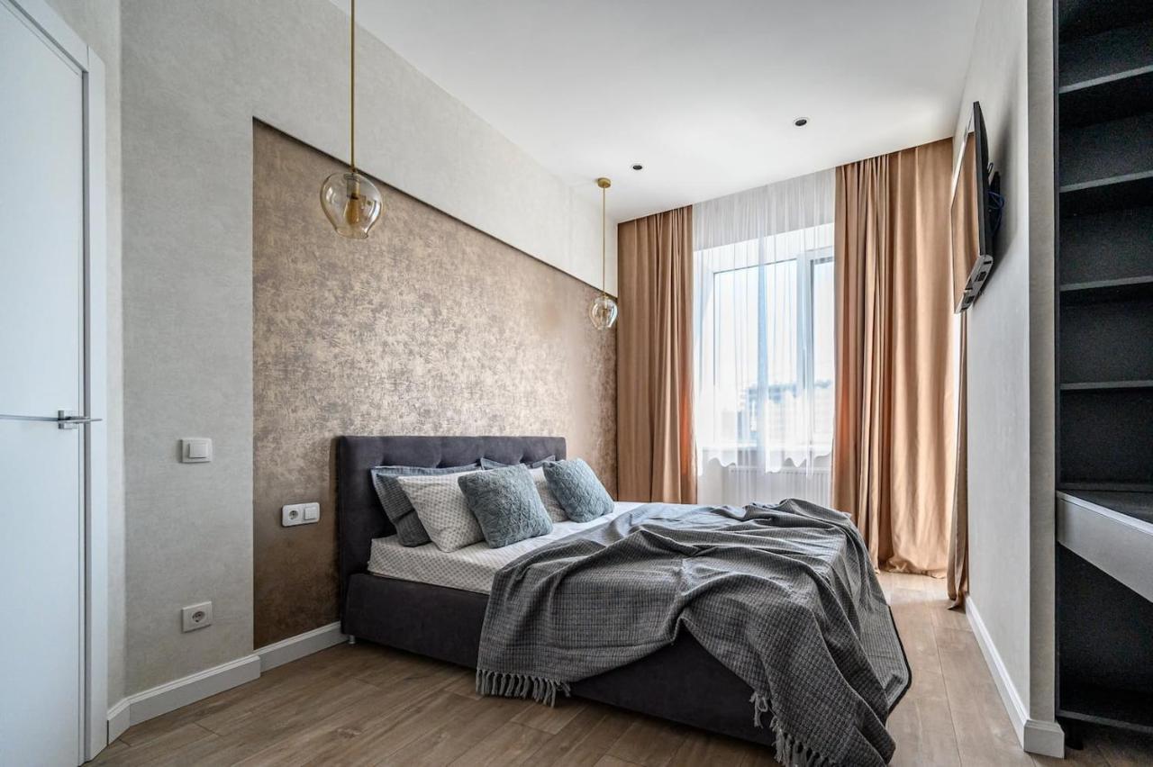 Apartment стильная с балконом на 5 фонтана Odesa