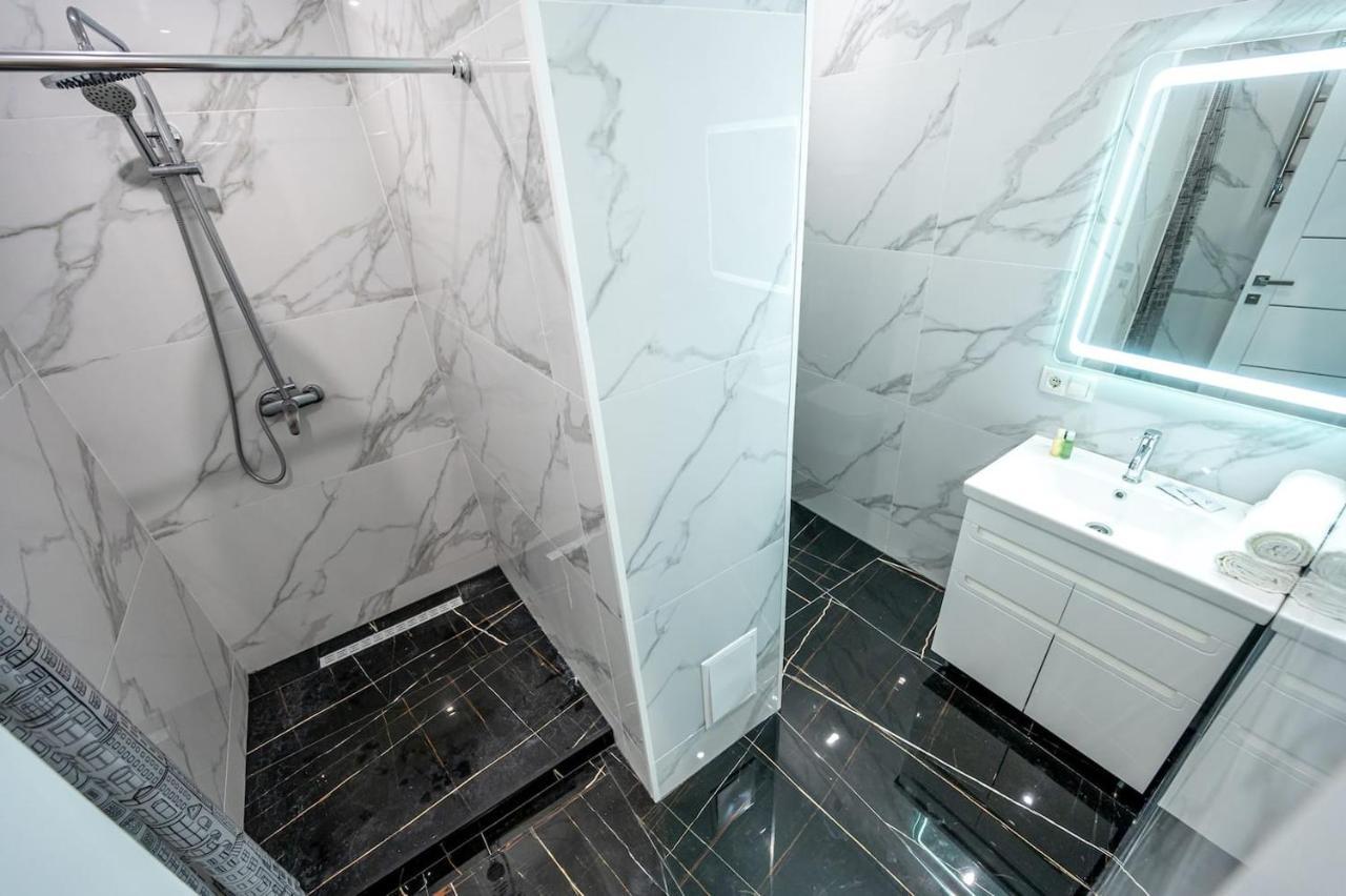 Apartment стильная с балконом на 5 фонтана