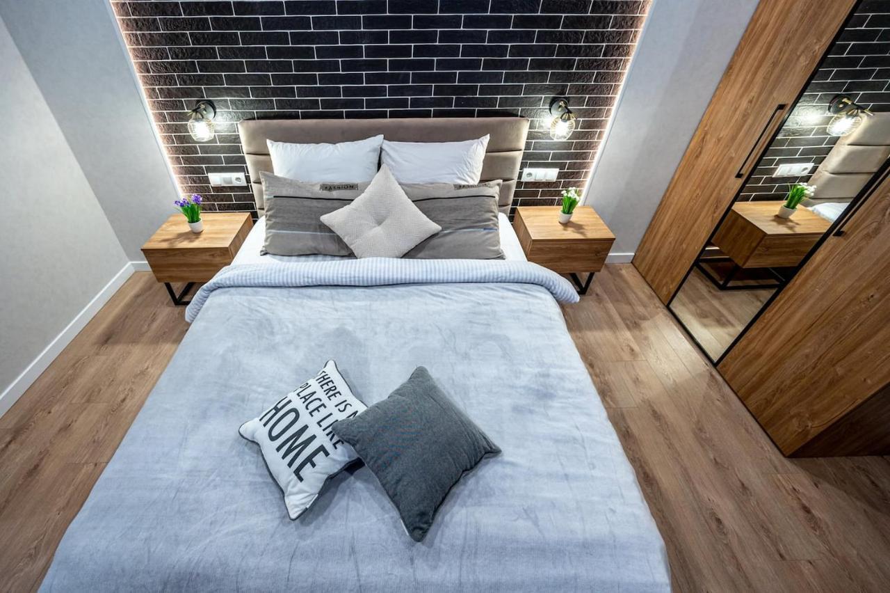 стильная с балконом на 5 фонтана Apartment
