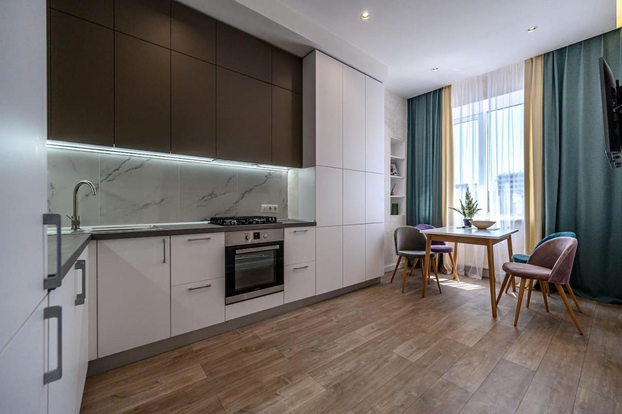 Apartment стильная с балконом на 5 фонтана Odesa
