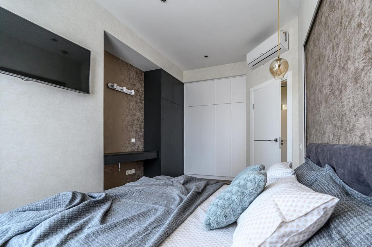 стильная с балконом на 5 фонтана Apartment *