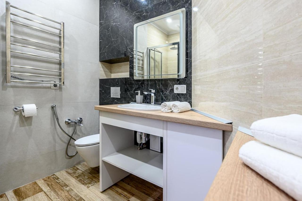 стильная с балконом на 5 фонтана Apartment