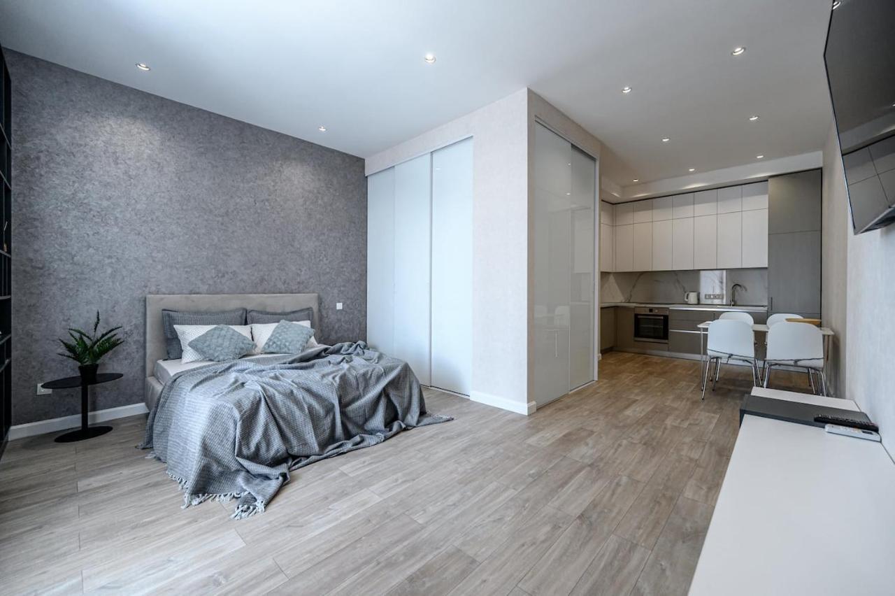 Apartment стильная с балконом на 5 фонтана Odesa